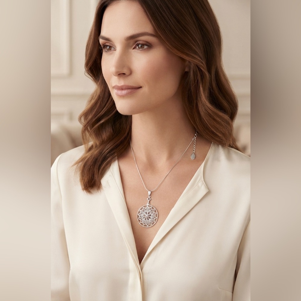 Claire’s | costume silver necklace with pendant